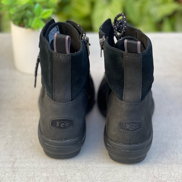 UGG Hapsburg Duck WINTER BLACK BOOTS WOMENS  SIZE 7.5 gently used - Picture 14 of 16